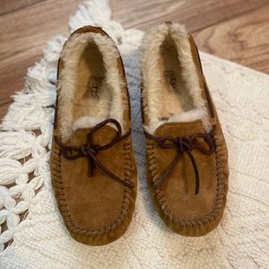 Women’s Ugg Chestnut Moccasin Slippers size 9